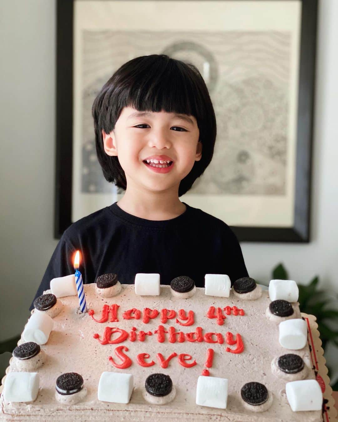 ポール・ソリアーノさんのインスタグラム写真 - (ポール・ソリアーノInstagram)「HAPPY 4th BIRTHDAY SEVE!! @severianoelliott We LOVE YOU!!  We love Red Ribbon's newest product, the Cookies & Cream Dedication Cake. What's more fun is it's made with real Oreo cookies inside and out! Price starts at P550 for 8x8 size, and P748 for 8x12 size.   Whenever I'm craving for dessert, I can easily order through Red Ribbon RIA Messenger Ordering Service.  Red Ribbon RIA is convenient, safe, and fun to use with the help of a grown up because it is Easy-to-Follow.  Go to Messenger, search Red Ribbon Bakeshop and get started with these 3 simple steps:  1. Type "order" or click "Order Now"  2. Choose how you would like to receive your order (Choose Delivery)  3. Choose your product from the menu, then proceed to checkout. #RIAofRedRibbon #CookieCreamyCelebrations #RedRibbon」9月30日 12時18分 - paulsoriano1017