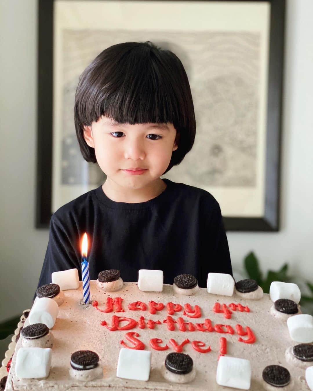 ポール・ソリアーノのインスタグラム：「HAPPY 4th BIRTHDAY SEVE!! @severianoelliott We LOVE YOU!!  We love Red Ribbon's newest product, the Cookies & Cream Dedication Cake. What's more fun is it's made with real Oreo cookies inside and out! Price starts at P550 for 8x8 size, and P748 for 8x12 size.   Whenever I'm craving for dessert, I can easily order through Red Ribbon RIA Messenger Ordering Service.  Red Ribbon RIA is convenient, safe, and fun to use with the help of a grown up because it is Easy-to-Follow.  Go to Messenger, search Red Ribbon Bakeshop and get started with these 3 simple steps:  1. Type "order" or click "Order Now"  2. Choose how you would like to receive your order (Choose Delivery)  3. Choose your product from the menu, then proceed to checkout. #RIAofRedRibbon #CookieCreamyCelebrations #RedRibbon」
