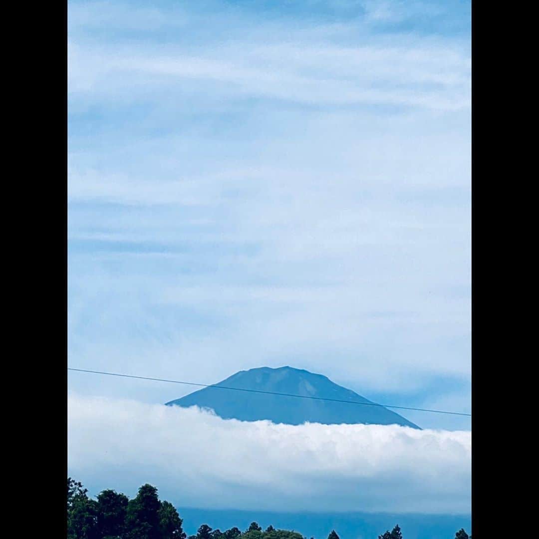木村拓哉さんのインスタグラム写真 - (木村拓哉Instagram)「﻿ ﻿ 「おはようございます。﻿ 今日は富士山の麓まで来ての撮影です！﻿ しっかり、気持ちを込めて撮影して来ます‼︎🎬👊✨」﻿ ﻿ STAYSAFE！﻿ ﻿ 拓哉﻿ #木村拓哉#TakuyaKimura」9月30日 12時27分 - takuya.kimura_tak