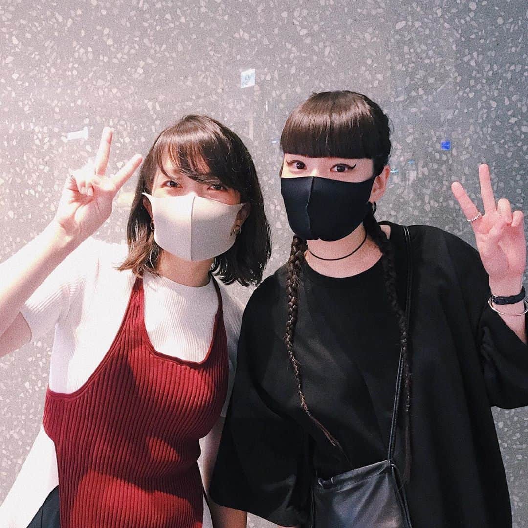 板橋よしえのインスタグラム：「. @akimoto_kozue & @akaneii ちゃんが誕生日をお祝いしてくれました🥺😭🥺😭うれしいいい🥺😭🥺😭 コロナでみんなで集まることはなかなか出来ない状況だけど、またいつか #梢家 メンバーで会えますように･･･！」