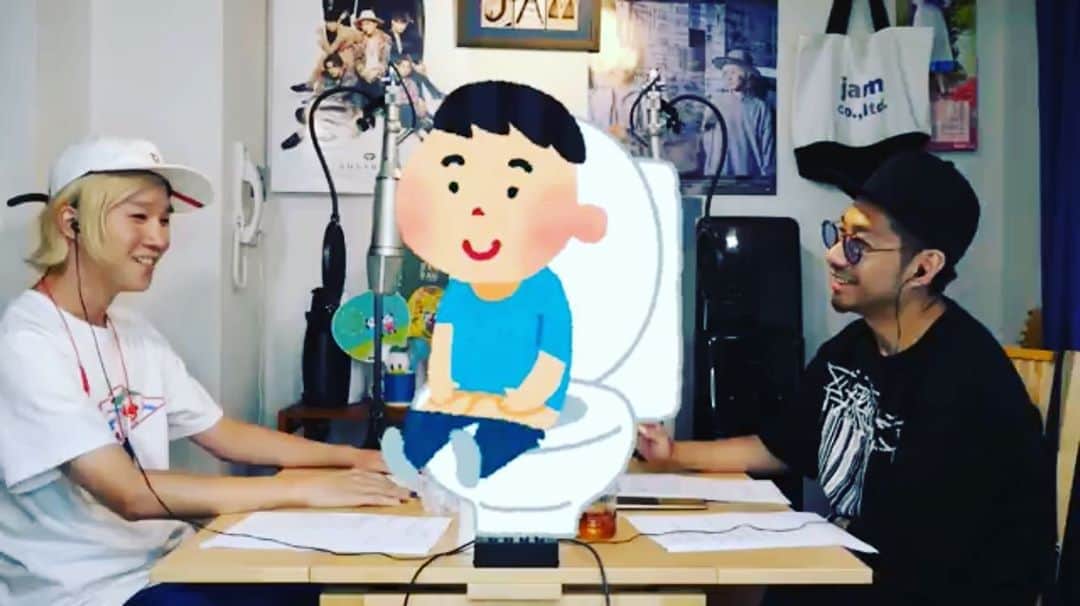 山田義孝のインスタグラム：「🌞🌞🌞 ざっくり言うと文学の話 あとお尻の拭き方の話を少し。 #吉田山田のパッとでなふたり #YouTubeラジオ #毎週火曜日22時頃配信 #チャンネル登録お願いします」