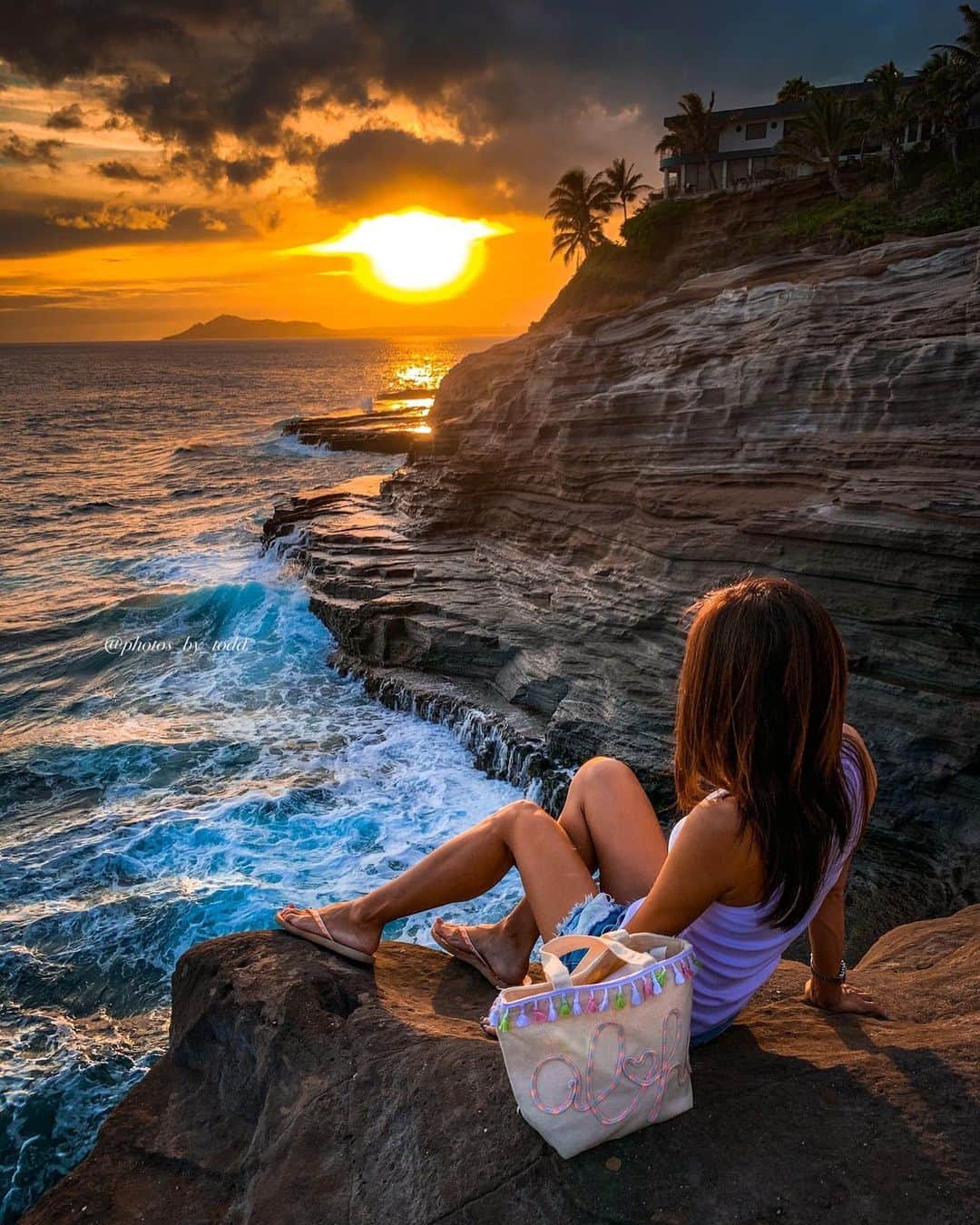 Moco Lima Hawaiiさんのインスタグラム写真 - (Moco Lima HawaiiInstagram)「Aloha Canvas Tote, Made by Moco  #aloha#sunset#oceanporn#ocean#breeze#natural#nature#respectnature#beautifulearth#waves#healing#calming#hawaii#adventure#naturegirl#mocolimahawaii#designer#アロハ#モコリマハワイ#海#波#夕焼け#ハワイ#サンセット#コロナに負けるな#ハンドメイド#トートバック」9月30日 12時36分 - mocolimahawaii