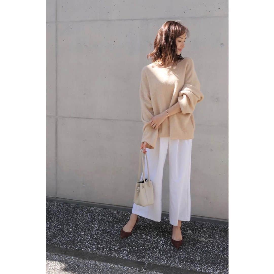 乙黒えりのインスタグラム：「秋コーデ  ふんわりニットで秋意識してみました。  #ニット　@blanc_official.jp  #パンプス　@tsurubymarikooikawa #ニット#新作#ブラン#秋コーデ #2020AW#ママコーデ#ママファッション」