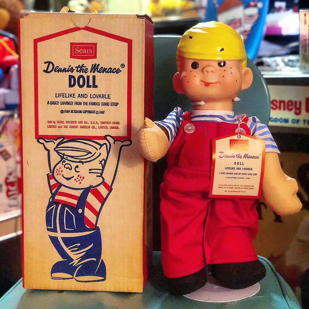 大川知英のインスタグラム：「67's Sears Dennis The Menace Doll dead stock🇺🇸🤡 欲すかったデニス君がつるピカデッドで ずっぽし🌚53年間保存状態が素晴らしい👨🏾 そして箱のデザインがいい👨🏾upi-🤡❗️ #sears#dennisthemenace#doll #deadstock#vintage#67s #つるピカ新品#欲しかったやつ  #保存状態が良すぎ#箱デザインが最高 #ずっぽし#upi#amecajiboys #takatsubase#アメトイ部#captain」