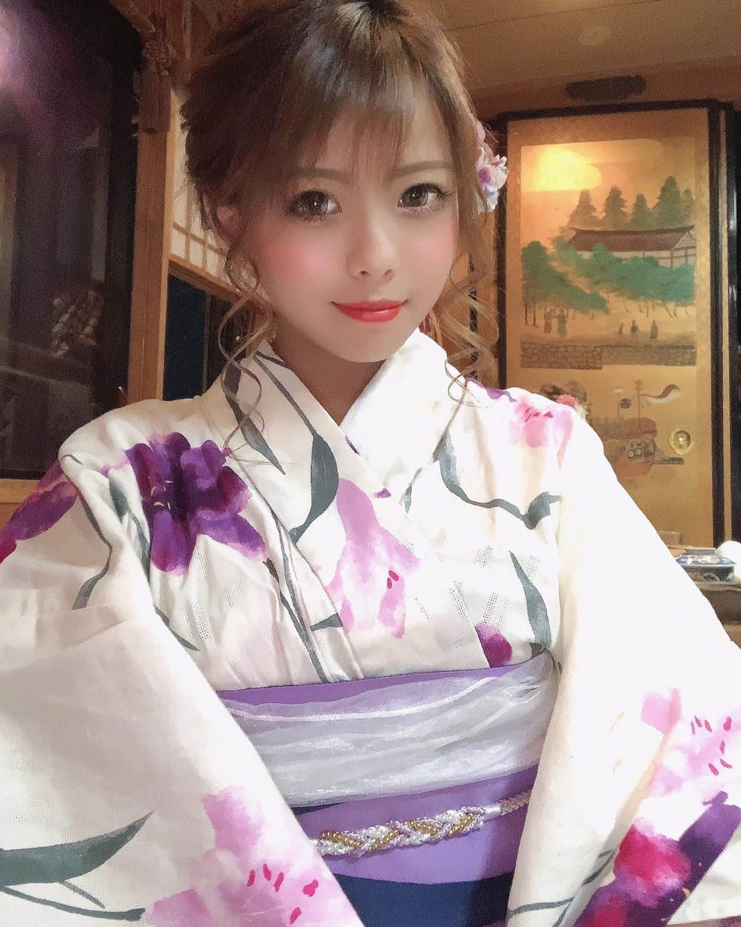 さきのインスタグラム：「今年二度目の浴衣🏮👘 . . この間初めて屋形船乗りました🚢 料理美味しくてずーと食べてた笑 楽しすぎて時間過ぎるのも あっという間でした💗 . . @takafumiokamoto1212  ありがとうございます👼🏼🌟  #屋形船 #船 #屋形船貸切  #浴衣 #浴衣ヘア #浴衣女子  #mlh #salon de GOLD #錦 #錦三丁目 #栄 #キャバクラ #キャバ嬢」