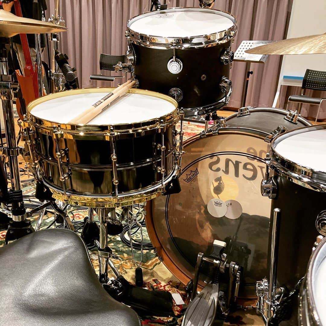 桜井誠のインスタグラム：「今日はRAVENSリハー！ 先日買ったblack beauty デビュー🥁 美しい✨ #theravens」