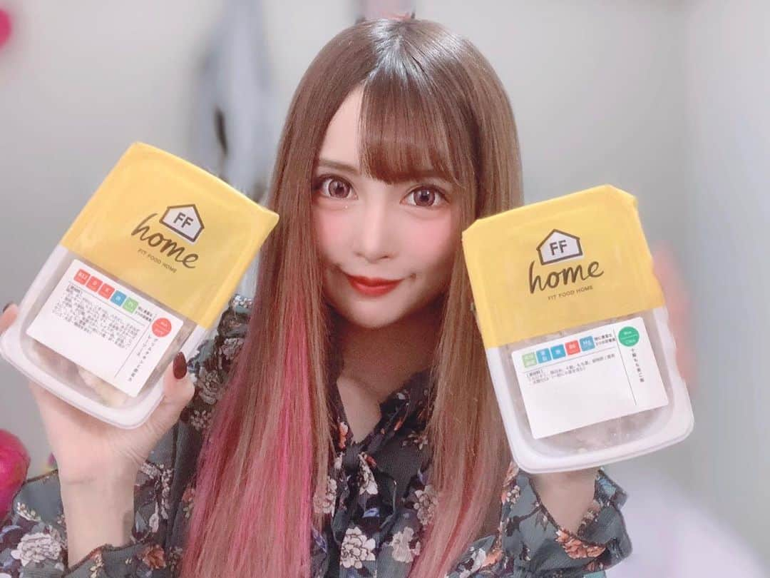 らむめろさんのインスタグラム写真 - (らむめろInstagram)「昨日は @fitfood_home から届いた﻿ 一流シェフ監修の無添加冷凍食品を﻿ 試食してみたよん🍽💓﻿ ﻿ 今回食べたのは﻿ ◎もち麦枝豆ご飯﻿ ◎バター醤油ハンバーグ﻿ ﻿ こだわりのだしが使われてて﻿ 美味しい上に栄養面もバッチリ🥦﻿ ﻿ さらに国産素材、無農薬米で安心安全✨﻿ ﻿ ＂働くママ・共働き夫婦・介護等、毎日忙しいけど食べることは大切にしたい、大切な人に美味しく健康的なものを食べてもらいたい＂﻿ という思いのもと作られてるんやって🍱﻿ ﻿ 献立を考える手間が省けて、﻿ それぞれのライフスタイルに合った食事を﻿ 選べるからおすすめ❣️﻿ ﻿ ﻿ ﻿ #fitfoodhome #tavenal #おかずプレート #サプリごはん #健康ごはん #栄養士監修 #シェフ監修 #手作りごはん #冷凍食品 #無添加調理 #宅食」9月30日 13時03分 - ramumero_