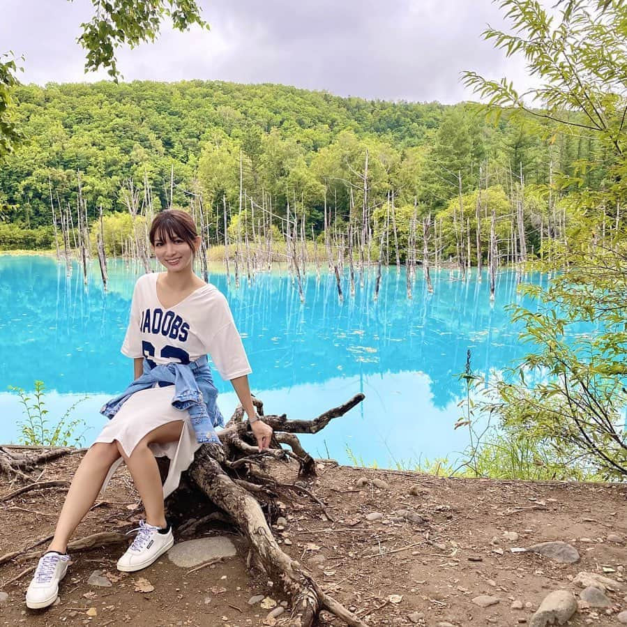 中谷あすみさんのインスタグラム写真 - (中谷あすみInstagram)「北海道旅🤳 有名な青い池。 札幌泊だったので車で行ったのだけど思った以上に遠かったです🚗笑  #北海道旅行#北海道#青い池#美瑛#山道ドライブ#自然が好き#旅行好きな人と繋がりたい#旅行好き女子#日本の絶景#ドライブ旅行#タビジョ#tripgram」9月30日 12時57分 - asumi_naa