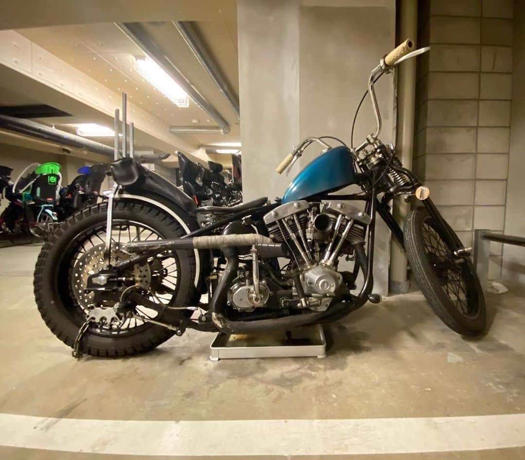 小川哲史のインスタグラム：「カスタム検討中…🤔  #harleydavidson #shovelhead」