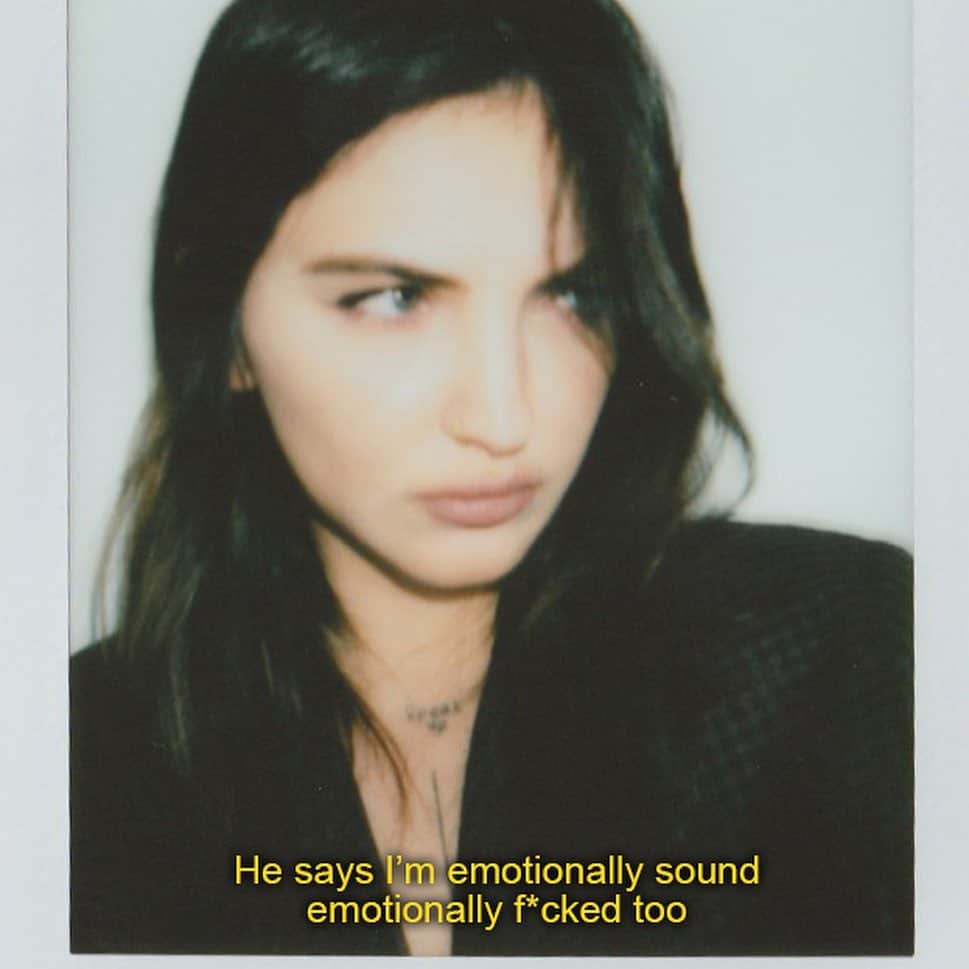 Julia Michaelsのインスタグラム：「Lie Like This out tomorrow at 12pm ET !!!!!!!!!」