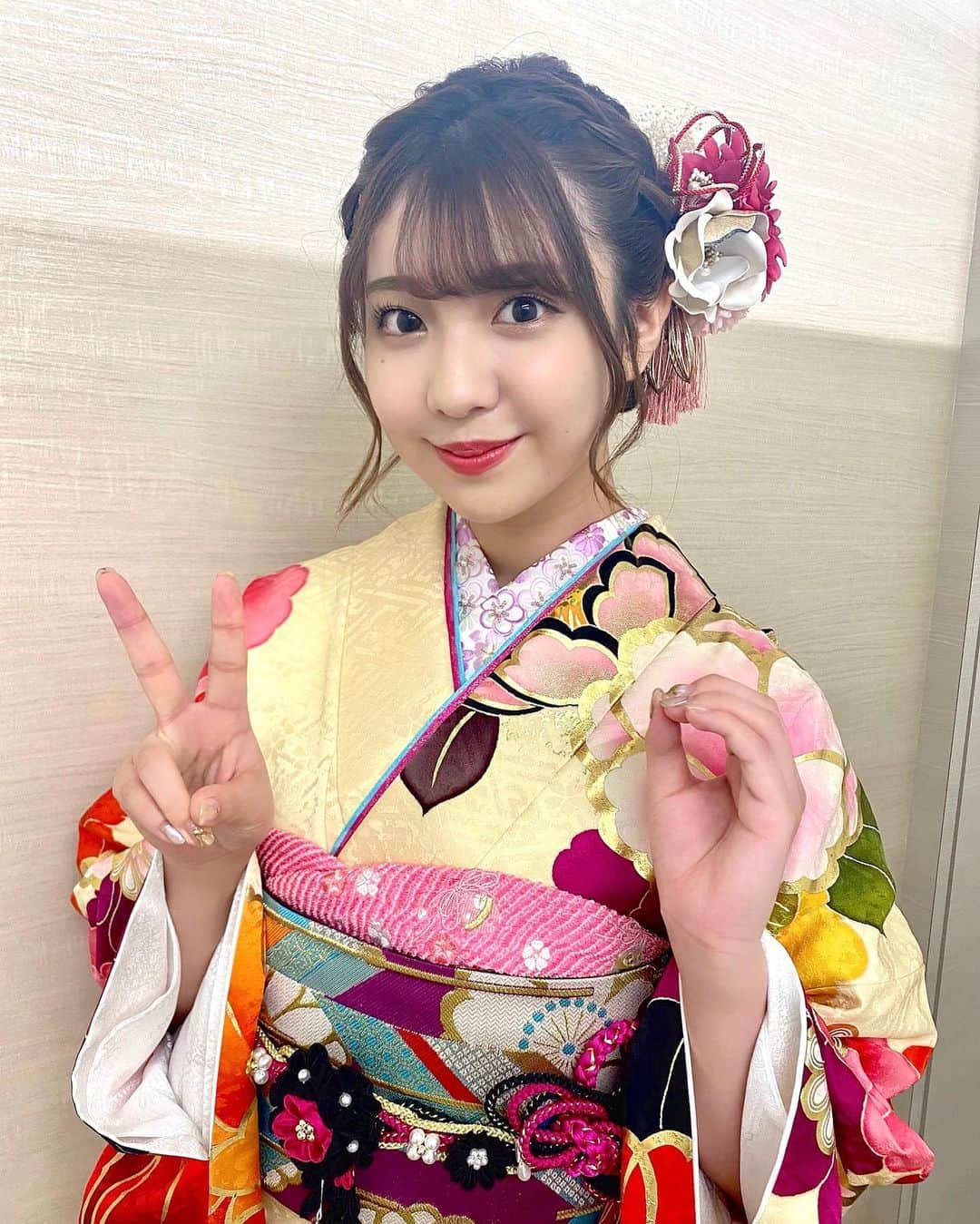 小玉梨々華のインスタグラム：「‪20歳になりました☺︎‬  ‪素敵な大人になれるよう頑張ります！‬ ‪これからも宜しくお願いします。‬」