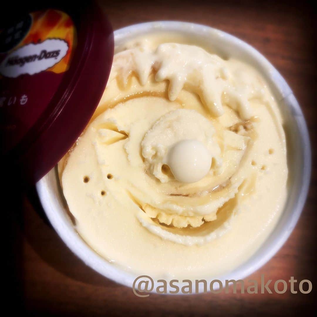 asanomakotoさんのインスタグラム写真 - (asanomakotoInstagram)「Ice cream is a symbol of peace 🍨😋✨ こんばんは🌃今日もお疲れ様でした✨良い朝を迎えられますように😌 #haagendazs #HäagenDazs #haagen_dazs  #love #haagendazsid  #ice #icecream #icecreams #iceart #smile #happy #instafun #instapop #instacool #instagood #instaice #instaicecream #instafollow #gelato #香味ロースト #sorriso #ハーゲンダッツ #アイスクリーム #カップアイス  #instafood #photooftheday #webstagram  #tagsforlikes #하겐다즈 #蜜いも」9月30日 22時44分 - asanomakoto