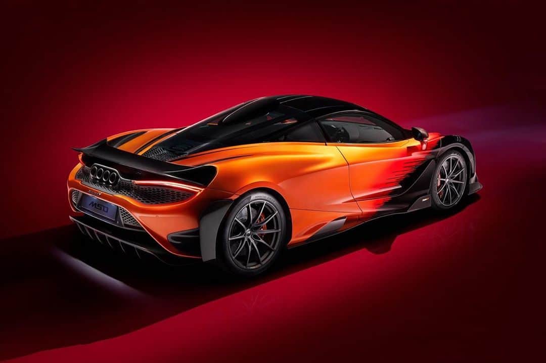 McLaren Automotiveさんのインスタグラム写真 - (McLaren AutomotiveInstagram)「Through the 765LT Strata Theme by MSO, the extreme performance ethos of LT is brought to life. The vibrant colour, flawless fade and bold, hand-stencilled graphics give the car a sense of energy and velocity, even while at rest.  #765LT #MSO #765LTbyMSO」9月30日 22時54分 - mclarenauto