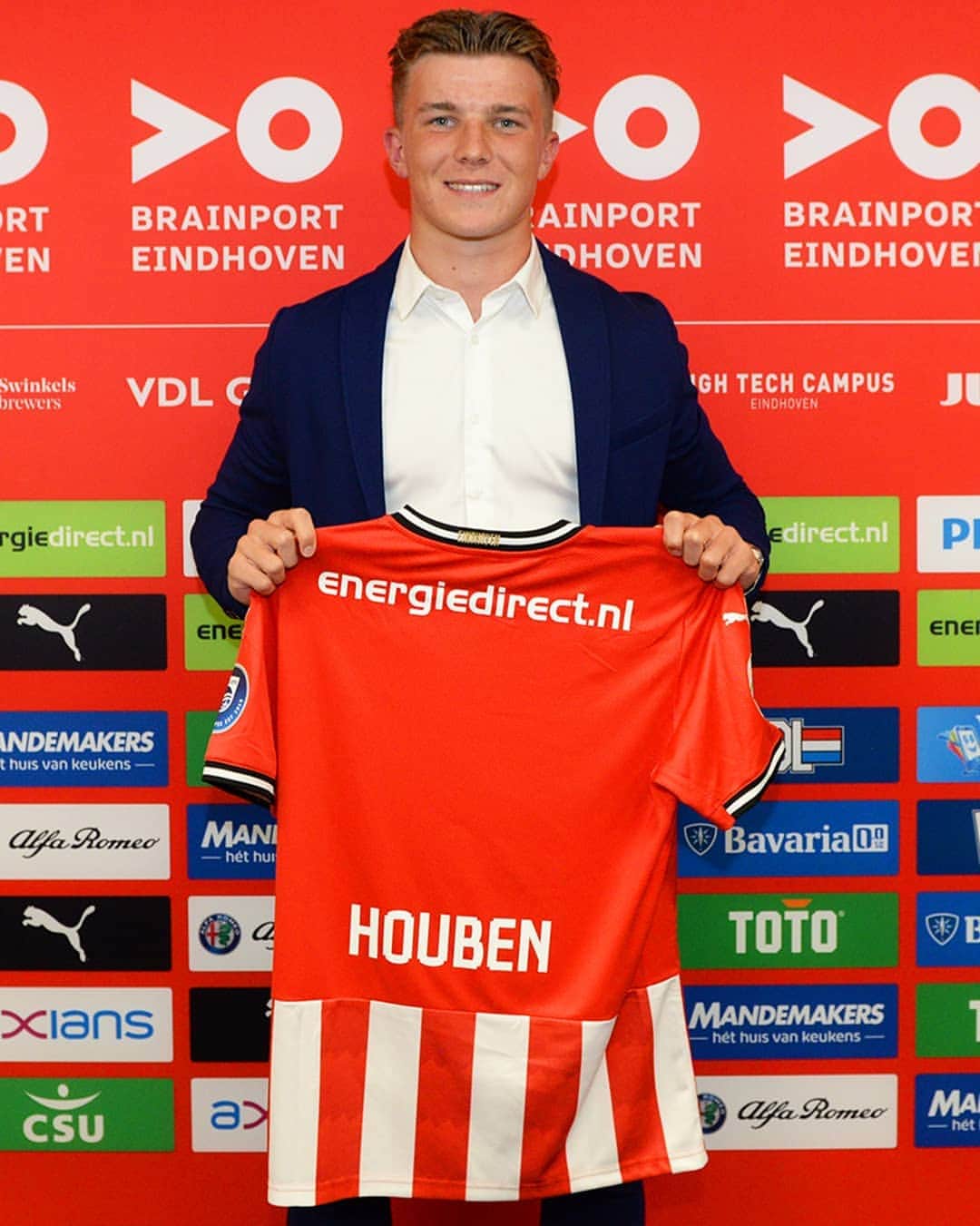 PSVアイントホーフェンさんのインスタグラム写真 - (PSVアイントホーフェンInstagram)「𝗚𝗲𝗳𝗲𝗹𝗶𝗰𝗶𝘁𝗲𝗲𝗿𝗱 𝗺𝗲𝘁 𝗷𝗲 𝗲𝗲𝗿𝘀𝘁𝗲 𝗽𝗿𝗼𝗳𝗰𝗼𝗻𝘁𝗿𝗮𝗰𝘁! ✍️ 👤 Iggy Houben 🌟 15 jaar ⚽ Rechtsbuiten  #PSVAcademy」9月30日 23時00分 - psv