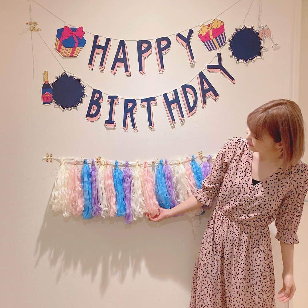 西脇彩華さんのインスタグラム写真 - (西脇彩華Instagram)「＊ みなさま!!!! コメントやお祝いを沢山沢山ありがとうございます😢💕🌈 驚きとともにとってもうれしく、感謝、感謝でした😭😭😭幸 いつも応援して下さるみなさま、お世話になっている関係者のみなさま、これからもよろしくお願いいたします🥳💚🥺✨ ・ ・ ・ 大好きな家族がサプライズで飾りをしてくれました🥳💕 わたしの好みをよくわかってくれています🐨💜 ありがたいです。✨😇 ・ #ちゃあぽん #西脇彩華 #お誕生日 #birthday #happy 🥀 #感謝 #ありがとう」9月30日 23時18分 - chapon_930