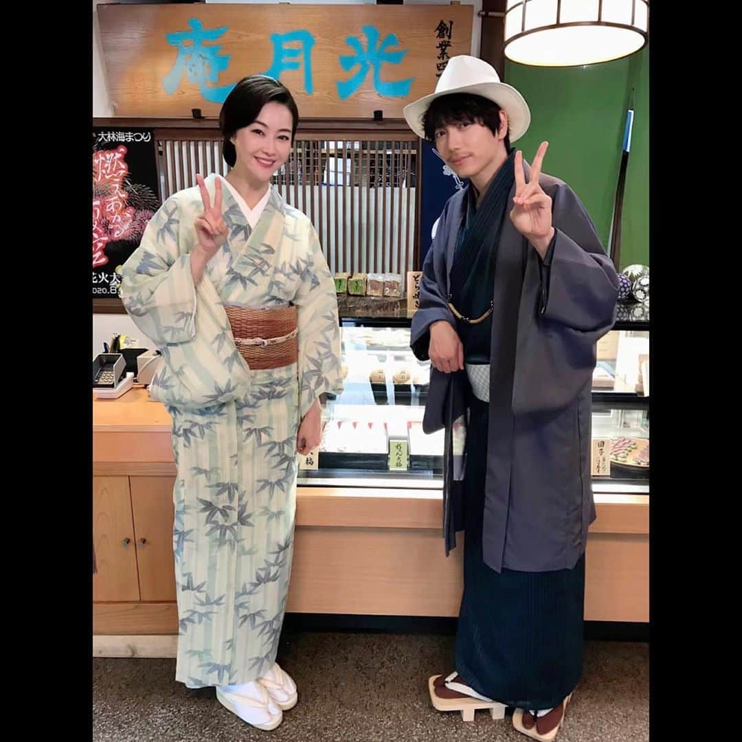 山崎育三郎さんのインスタグラム写真 - (山崎育三郎Instagram)「. ありささん、理彩さん、和田さん。  ありささん女将とのバトルは毎回楽しみで、美しい女将に見惚れてました。  理彩さんはいつも温かくて、包み込んで下さる方。会うとホッと出来る、多喜川さんの味方です。  和田さんは2015年下町ロケット以来の共演。佃製作所で生きた戦友です。久しぶりの再開がとにかく嬉しかった。  素晴らしい役者の皆さんとの時間は宝です。  #私たちはどうかしている #わたどう」9月30日 23時31分 - ikusaburo_yamazaki