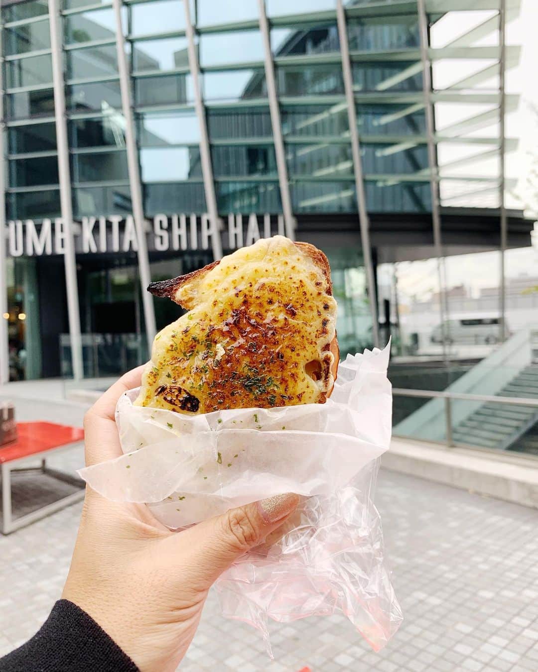 ゆきほのインスタグラム：「クロックムッシュ焼きたてだった 外で休憩できる季節 is 最高 . #citybakery  #大阪パン屋さん巡り」