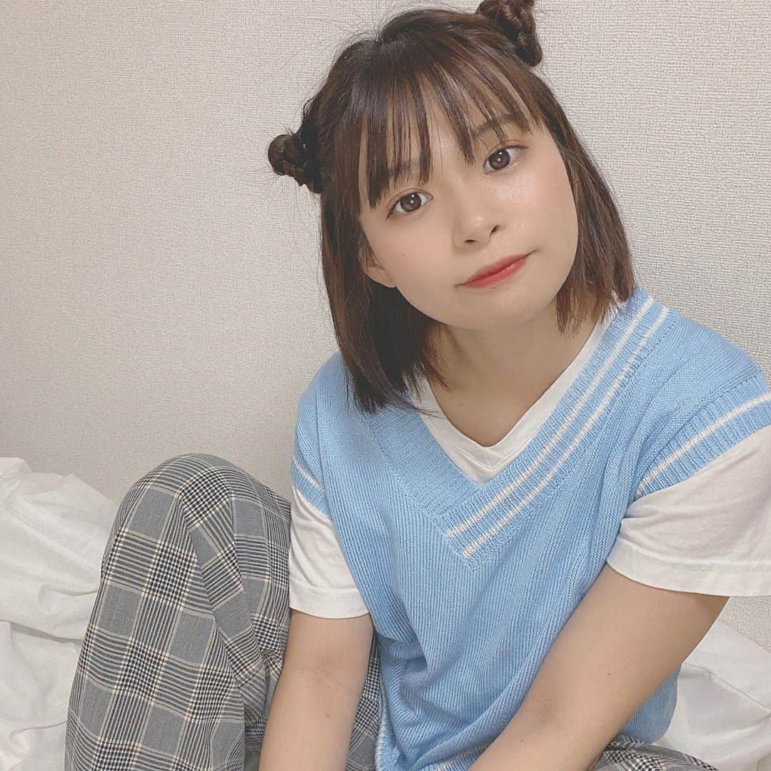 のインスタグラム：「羊になりたいお年頃🐏 . ってゆう設定な . このベスト着たかってんけど、 やっときれた✨ . こーゆー男の子の制服可愛いよな . #今日のコーデ #今日の顔 #ヘアアレンジ  #メイク #ボブ #ボブヘアアレンジ #ボブヘアー  #ショートボブ #学生 #風 #ベスト」