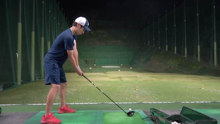 AKIのインスタグラム：「バランス良き🏌️‍♂️ . #ドライバー #ドライバーショット #ゴルフ #golf #ちなみにクラブバランスはドライバーからパターまで全部D4」