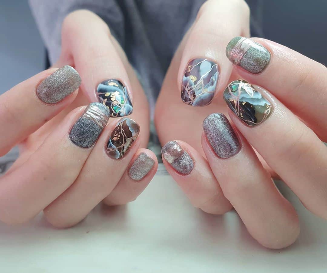 Yingさんのインスタグラム写真 - (YingInstagram)「I used PREGEL MUSE Ennui series in S336, S339, S340 and S341. Added cat eye effect and 3D chrome detailing 🥰  Items can be purchased at @nailwonderlandsg 🤗 . . . 🛒 www.nailwonderland.com⁣⁣ 📍20A Penhas Road, Singapore 208184⁣⁣ (5 minutes walk from Lavender MRT)⁣⁣ .  I am currently only able to take bookings from my existing pool of customers. If I have slots available for new customers, I will post them on my IG stories. Thank you to everyone who likes my work 🙏 if you need your nails done, please consider booking other artists at @thenailartelier instead ❤  #ネイルデザイン  #ネイルアート #ネイル #ジェルネイル #nailart #네일아트 #pregel #プリジェル #nails #gelnails #sgnailsalon」9月30日 23時47分 - nailartexpress