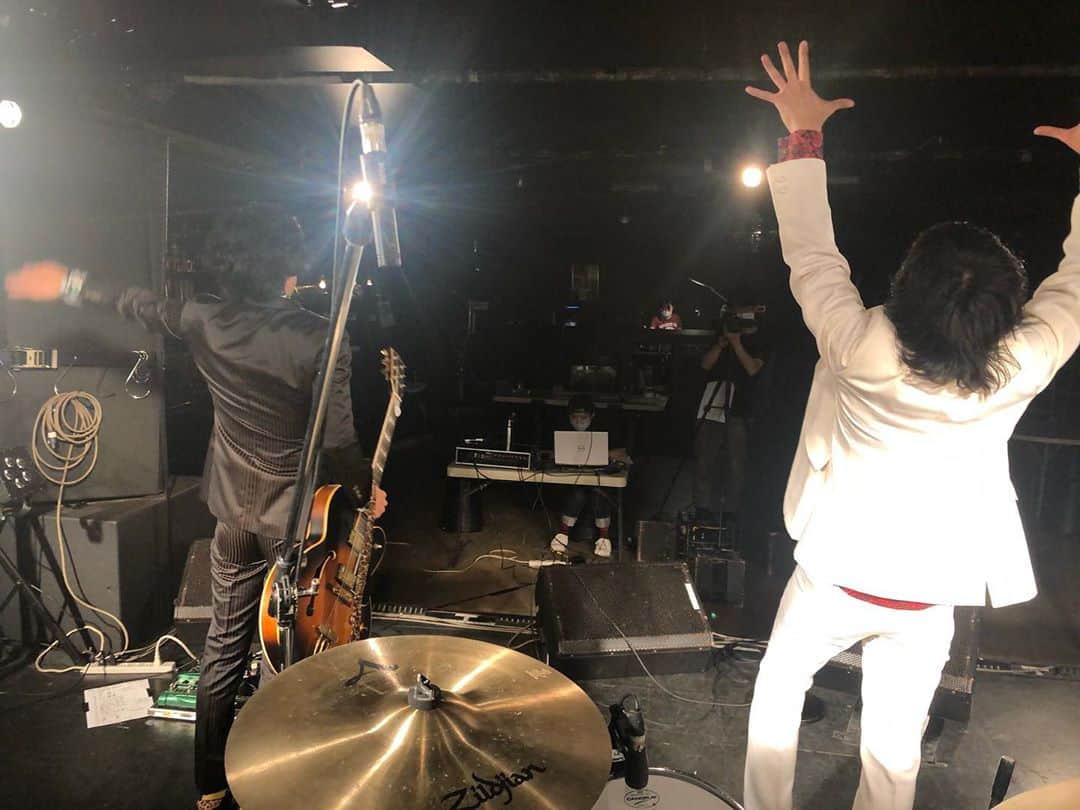 のインスタグラム：「「配信 #ハードフレアナイト 」@ #新代田FEVER 。1995〜2001年のナンバーのみ。そして配信シングル「Alive Song」10/14(水)リリースです！ #スクービー」