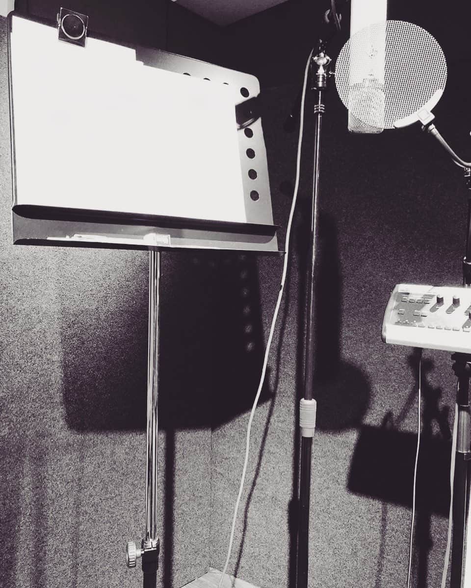 のインスタグラム：「﻿ 今日はレコーディングなどをしておりました🎧🎬﻿ 皆さんへお届けできるのはまだ少し先ですが、ひとつひとつ大切に作っております🎶﻿ ﻿ Today, I had a recording and so on🎧🎬﻿ It take a long while until it arrives but now we put our hearts into making🎶﻿ ﻿ ﻿ #お知らせできるまで﻿ #ウズウズ」