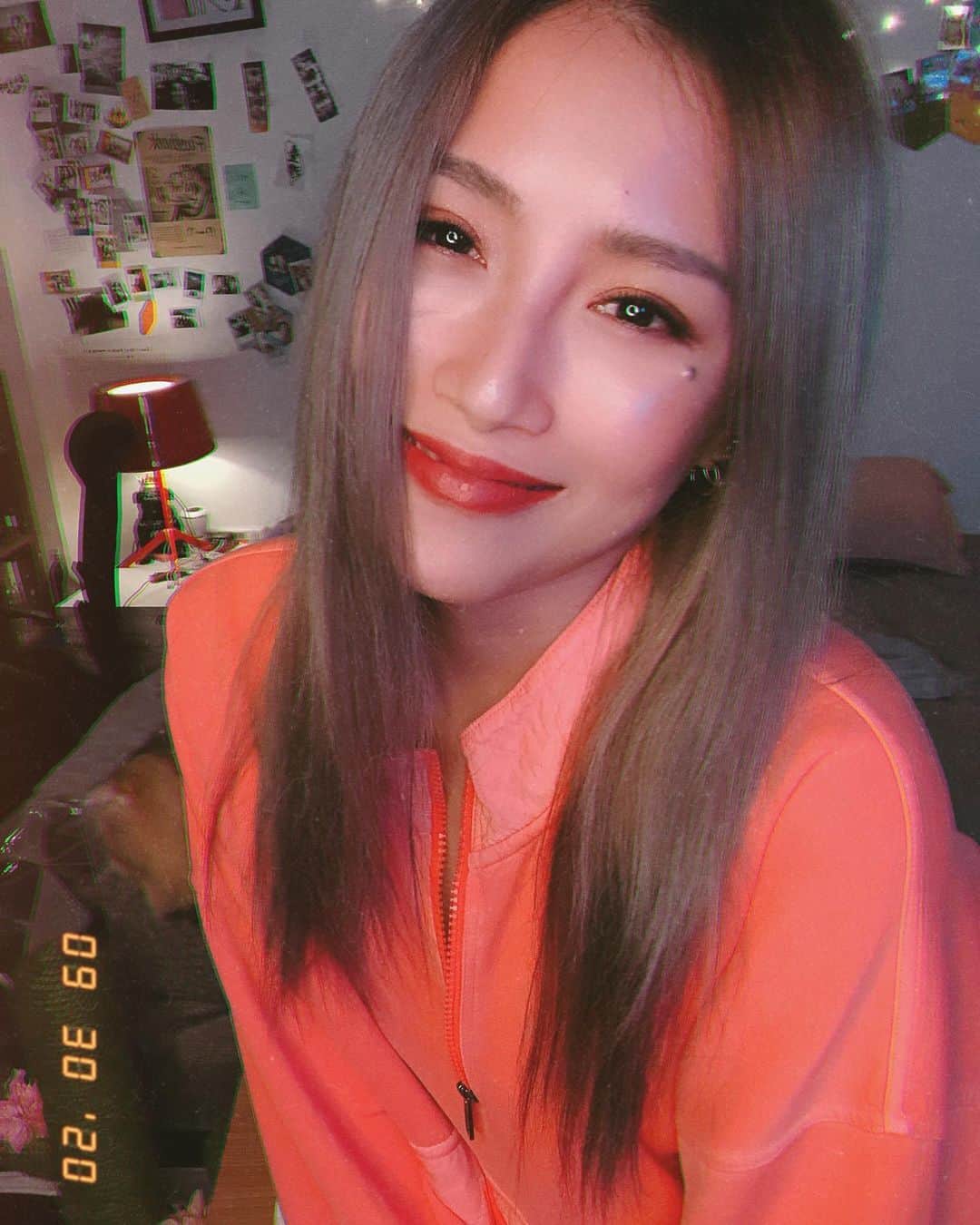 安柏兒のインスタグラム：「人生嘛  我覺得開心最重要 笑的出來 一切就都還有機會跨的過去  It’s ok 👌🏼   #我就宅 #啤酒不小心立刻喝完了🤭  假期愉快」