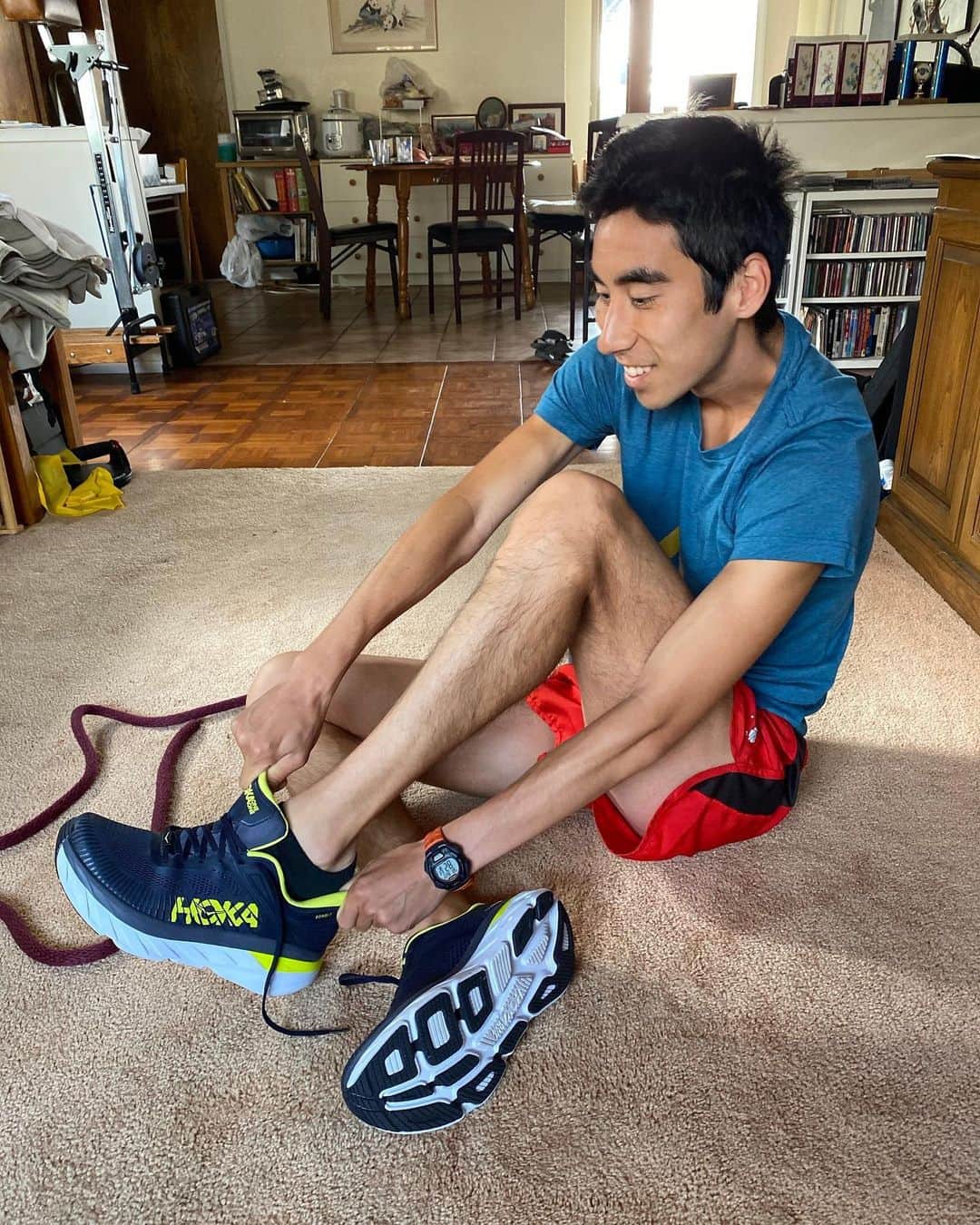 ホカオネオネのインスタグラム：「"More than a few patients at work have asked me why I have such a big smile on my face. I’m just happy a lot, and it’s tied to running. I’m from a sunny, small town called Lompoc in Southern California. That’s where I started running. The paths are scenic, secluded, serene, and sandy, and they hold countless stories that shaped who I am today. I ran in high school and college and the competition is part of why I got really into the sport. It taught me the power of dedication, hard work, and resilience, some of my most valuable life experiences. However, even when I’m not racing -- which is all the time now during COVID – running continues to be an important part of my day.  Running allows me time to reflect. I find joy from many angles in cancer care, and it is one of the reasons I am training to become a radiation oncologist. I want to help people in times of fear and uncertainty, to create and share hope, and to practice daily being the best version of myself. It is a warm environment and reminds me to appreciate everything I have. My patients teach me new things every day, and I process these thoughts when I am running. You are let into a private part of people’s lives and it is an honor to share that part with them. So, I want to bring my best and help others do the same.  On the flip side, running can also be the counterbalance to a hard day. Sometimes there are some sad, heavy situations, or it feels like there is simply too much to do and not enough time in the day to do it. You can’t let the overwhelming emotions come home with you. Running helps me reset every day after work, find my center, and move forward with enhanced clarity. If I don’t know what to do, I put on shoes and things get better. Running is an outlet that gives even the hardest of days a sense of progress and helps me stay motivated!  At the end of the day, running helps me help others. Smiles are contagious, and sharing a smile with a patient is a treasured way to bond."  - Benjamin Li on his relationship with running. You can read more from Ben in his blog post at the link in bio. #TimeToFly #HumansOfHOKA」