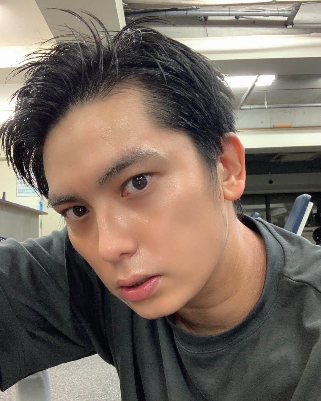 東惣介のインスタグラム：「#トレーニング  おつかれした #スカイライブr  #スカイライブアール  #スカイライブ  #東惣介  #ずまぴ  #ヒガシ  #エロメン」