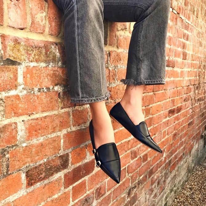 のインスタグラム：「Looking daggers I Niwin in Black Calf I 📸 @alexandrafullerton I #60sStyle #Winklepickers #60sShoes #Inspiration #ShoeLove #RupertSanderson」