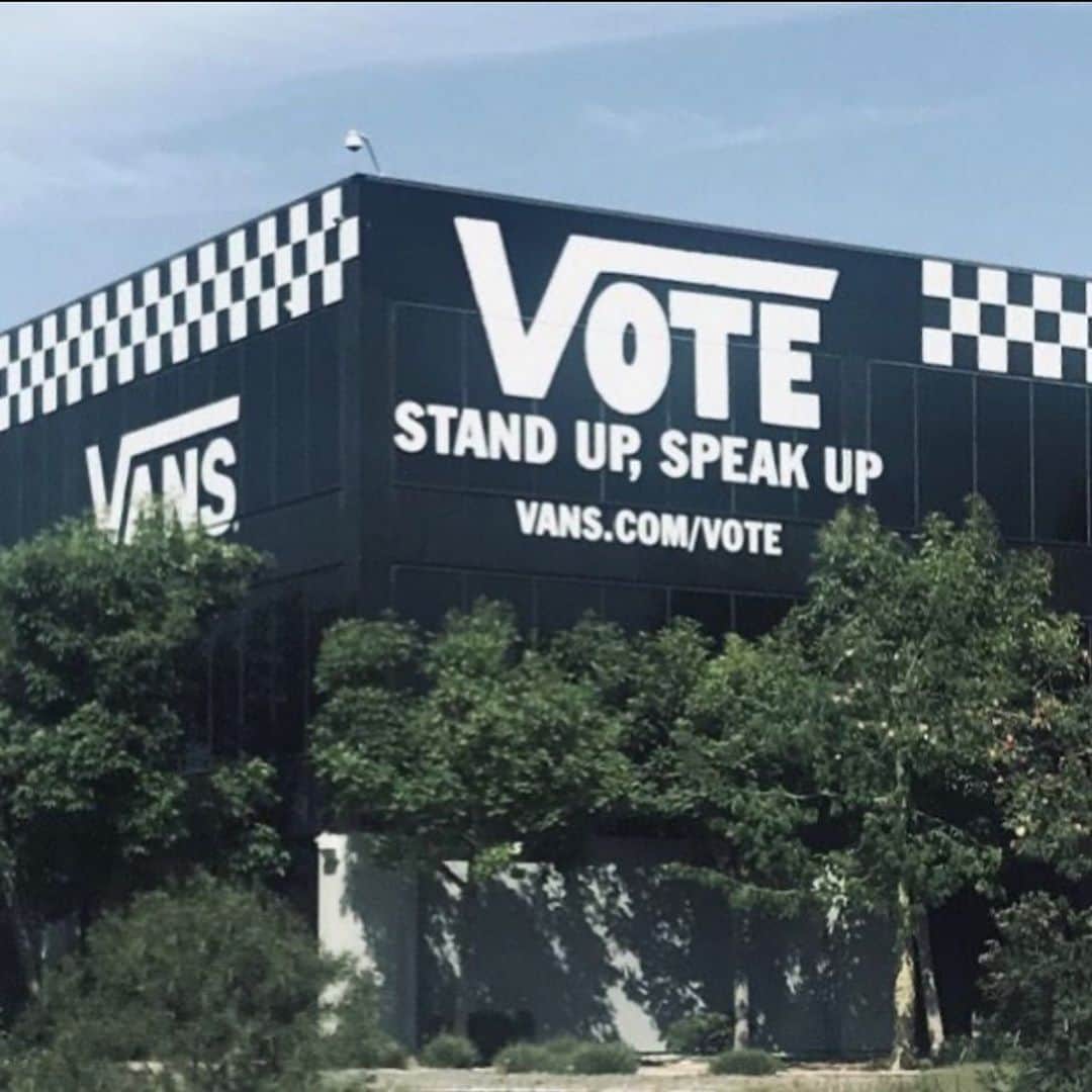 トム・シャーのインスタグラム：「It’s really not hard to vote, do your part.」