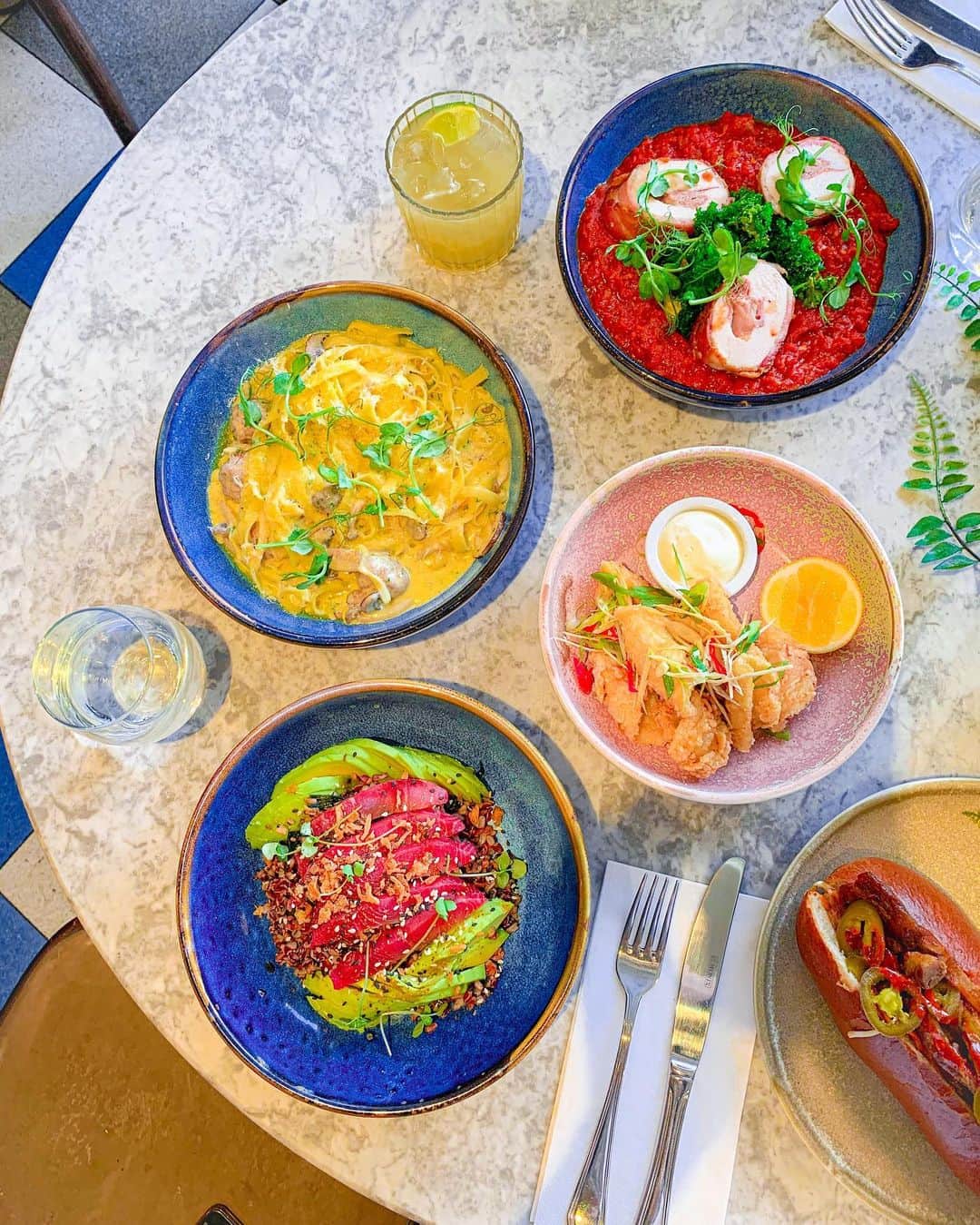 Eat With Steph & Coさんのインスタグラム写真 - (Eat With Steph & CoInstagram)「Brightening up our mornings are some colourful plates from @rubyssoho ❤️ We enjoyed a delicious brunch in front of their massive windows opening out onto the bustling streets of Soho, including the creamy truffle tagliatelle, tangy chicken involtini and some surprisingly succulent calamari...! 🦑✨ Oh and they also offer a bottomless brunch option on the weekends, if you are so inclined 😉💕 #invite 📷 @rain.sprout  📍 Location: Soho 💰 Price: £10-20pp 👨‍🍳 Cuisine: European ❤️ Best for: Brunch ☎️ Book ahead: Optional 🌱 Veg options: Yes 🍽 Top dishes:  - Truffled tagliatelle - Chicken involtini - Salt & pepper calamari  #brunchtime #soholondon #chirashibowl #trufflepasta #weekendbrunch」9月30日 15時32分 - eatwithsteph_ldn