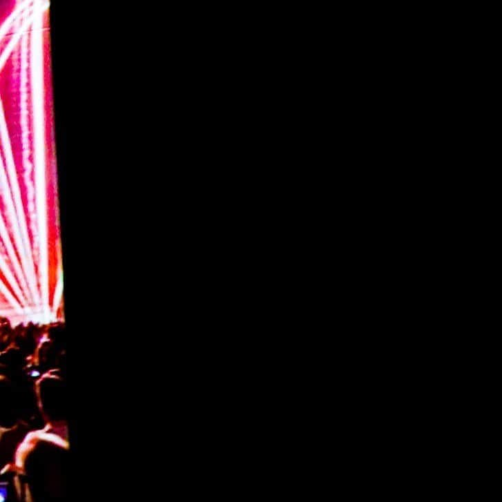 キリストンカフェ東京さんのインスタグラム写真 - (キリストンカフェ東京Instagram)「. こんばんは！ キリストンカフェ東京の赤池です！ . 本日で #キリストン花火ショー 終了致します😭 . 現在キリストンカフェ東京では、 約200インチの大型スクリーンで大迫力の花火大会を鑑賞できる「Fantastic HANABI #キリストン花火ショー」を毎日開催中🎆 . ◆イベント時間◆ 第一部 : 18:45〜 第二部 : 20:45〜 ※ご予約状況等により変更になる場合も御座います。 . 各15分ほど . これまでに国内100か所以上の花火大会を観覧してきた“花火マニア®”安斎幸裕氏、及び煙火粋心会様ご協力のもと開催の、圧巻の映像美をご堪能できる花火ショーを是非一度観にいらしてください✨ . エレベーターホールには、記念撮影ブースもご用意！ 是非、思い出の1枚を収めてみてはいかがでしょうか！ . . #花火大会行きたい #花火大会2020 #花火見たい #花火みたい #花火好きな人と繋がりたい #キリストンカフェ #キリストン花火 #今年もやってる #花火大会行きたい #花火写真 #花火鑑賞 #花火デート #お客様に感謝 #コロナウィルスが早く終息しますように #プレゼントキャンペーン #花火マニア #煙火粋心会 #夏まつり #グルメ好きな人と繋がりたい #めざましテレビ #巨大スクリーンのあるレストラン #インスタばえ」9月30日 15時48分 - christon_snjk_1