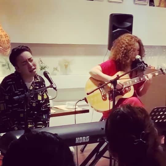 のインスタグラム：「🎤 @ryuto_k666 🙏🌈#brokenhearted  #笠原瑠斗 #hanahspring #函館港ヶ丘教会 #hakodate #acousticlive #duetsong #singyoutosleep  #brandyandwanya #acousticcover _______________  函館、苫小牧、札幌と一緒に歌ったりゅーとくんとの再会を願いつつ、今日は旭川カジノドライブで @largenalmamakay @vunfromlnn とご一緒！！！ 明日は釧路ホットソースでまた愉快な仲間たちに出会える予感満載。。」