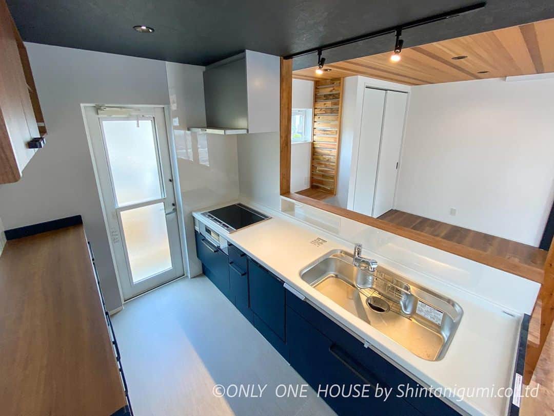 ONLY ONE HOUSE 株式会社 新谷組のインスタグラム：「⭐︎  いよいよ！ モデルハウス敦賀が完成しました〜☪︎ *.  少しずつ写真をアップしていきますね〜( •ᴗ•)*♪  モデルハウスの見学のご案内はまた 後日しますのでお楽しみに〜♡♡  ▶︎▷ coming soon  只今にもモデルハウスを建設中です🌈 HPやInstagramに内覧会情報や施工事例、豆知識 など随時UPしておりますので是非ご確認下さい。 . . ⚀ 本社TEL  0770-78-1255 ⚁ 事務所TEL  0770-59-2552 ⚂ E-Mail  shintanigumi@outlook.jp ⚃ 新谷組HP  http://www.shintanigumi.jg .  #新谷組#おおい町#舞鶴市#高浜町#小浜市#敦賀市#若狭町#美浜町#新築#一戸建て#外構工事#改修工事#シンプルライフ#マイホーム#マイホーム計画#注文住宅#デザイン住宅#自由設計#工務店#金属サイディング#無垢材#家事楽動線#こだわりポイント#後悔しない家づくり#失敗しない家づくり#家づくりアイデア#洗濯動線」