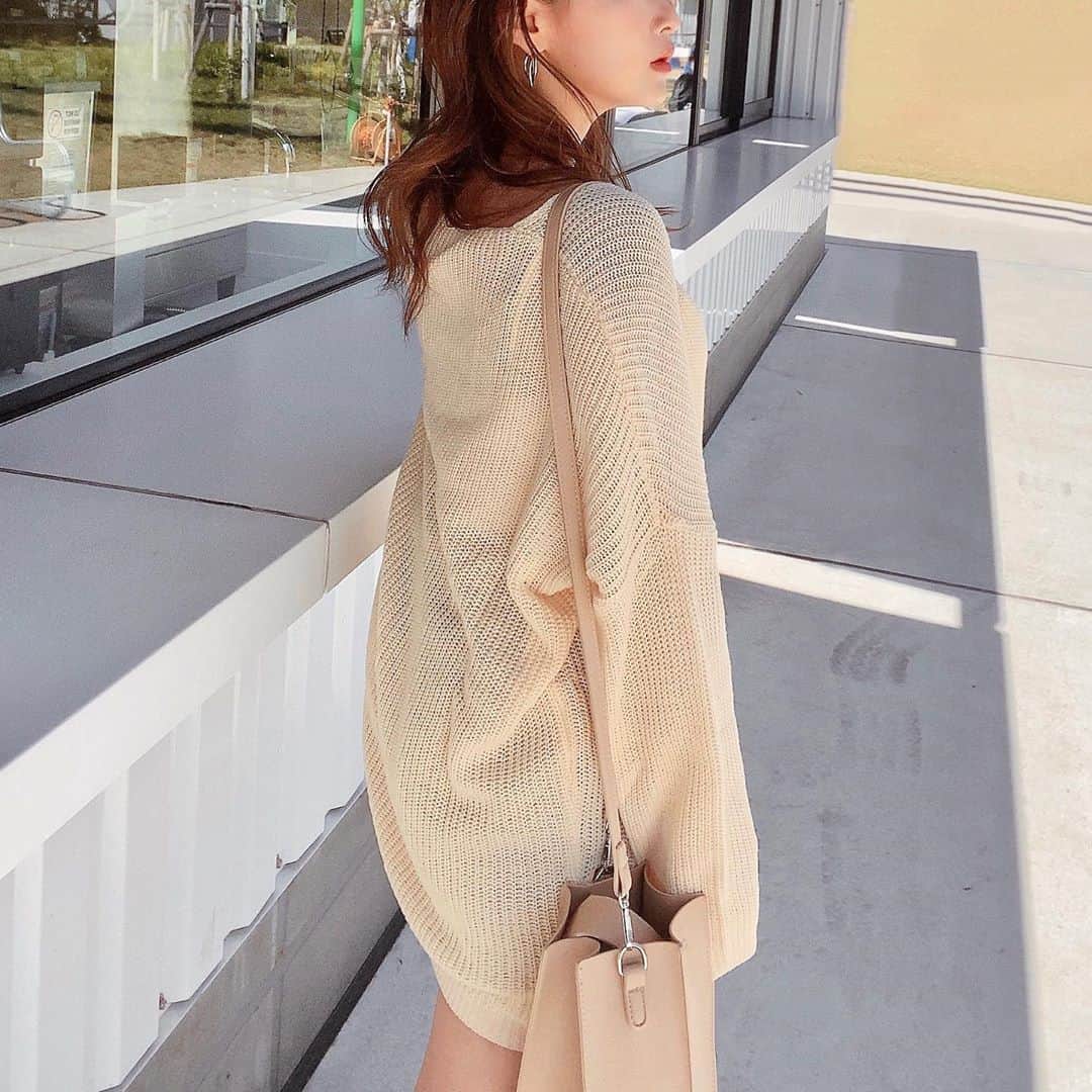 村崎英絵のインスタグラム：「ぽかぽーか♡ 一応トップスです！ルーズにダボっと着れるニットを集めてる！  ㅤㅤㅤㅤㅤ ㅤㅤㅤㅤㅤ ㅤㅤㅤㅤㅤ  ㅤㅤㅤㅤㅤ ㅤㅤㅤㅤㅤ ㅤㅤㅤㅤㅤ  #ニットワンピ #ニット #ベージュコーデ #オーバーサイズ #甘めコーデ #秋服コーデ #きょコ  #低身長ファッション #低身長コーデ #おちびコーデ #146cm  #セシルマクビー #ゆるコーデ #ゆるふわ巻き」