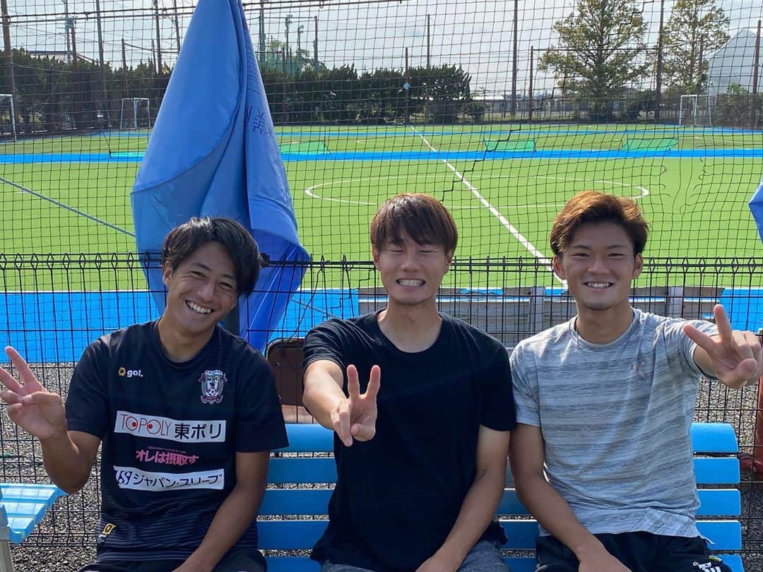 のインスタグラム：「今回のYouTubeは… 平墳迅選手と河上将平選手とのトレーニング風景をアップします！ #平墳迅 #河上将平 #星原健太 #藤枝myfc #ぼっちjリーガー #トレーニング #筋トレ #体幹トレーニング」