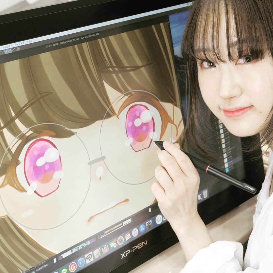 みのりんのインスタグラム：「新しい液タブが届いたのだけど、この大きさにしてはとてもお安くておすすめ！！ ちなみに、今日の動画をチェックしてもらえると、さらに2000円オフで購入できるよ！ 他にもお絵かきしたいけど、リクエストがあればぜひコメントください❤️ NEW DRAWING TABLET!! Please give me some requests on what to draw!! #XPPEN　#PR」