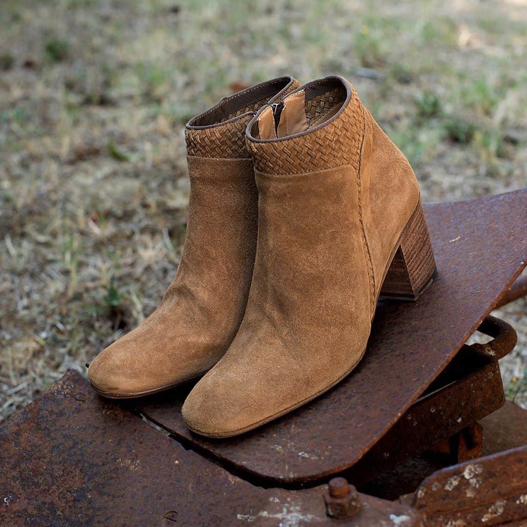アルベルトファッシャーニのインスタグラム：「Wake up and be awesome 🌞  #naturalstyle #albertofasciani #madeinitaly #boots」