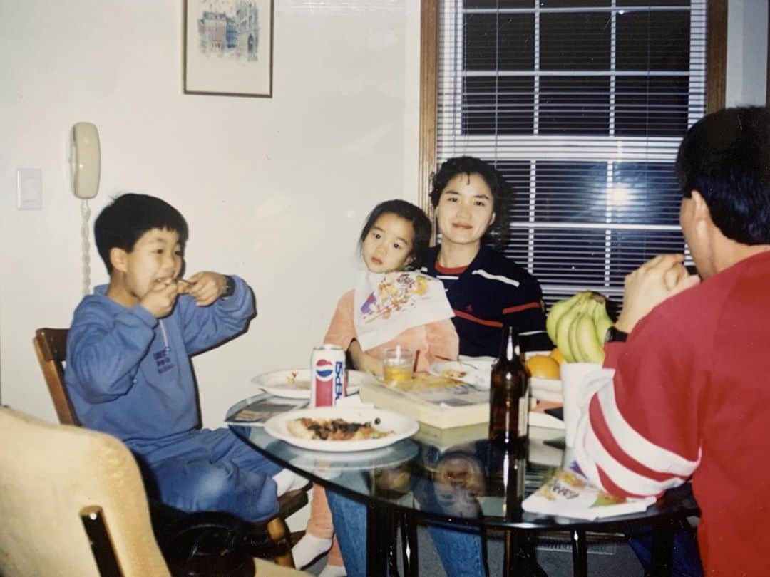 キム・ボヒョンのインスタグラム：「가족분들과 행복하고 건강한 추석명절 보내세요 ^^!!👨‍👩‍👧‍👦🙇🏻‍♀️」