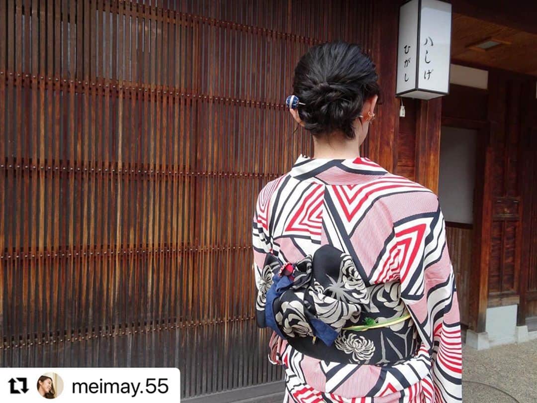 金沢着物レンタルshop心結〜kokoyui〜のインスタグラム：「素敵なお写真ありがとうございます☺️✨ .  シェアさせて頂きます👘💕 . ⚫︎金沢駅前 着物レンタル心結(ここゆい)  ⚫︎営業時間 : 9:00〜18:00 ⚫︎address : 金沢市本町1-3-39 ⚫︎tell : 076-221-7799 ⚫︎金沢駅から徒歩5分  ⚫︎コインパーキング補助あり  心結の着物一覧▶@kokoyui_kimono 振袖や袴はこちら▶@kokoyui_furisode 七五三やお子さんの着物はこちら▶@kokoyui753  #撮影 #兼六園 #東茶屋街 #21世紀美術館 #浴衣 #浴衣ヘアアレンジ #浴衣レンタル  #浴衣コーデ  #浴衣美人 #浴衣男子 #ゆかた」