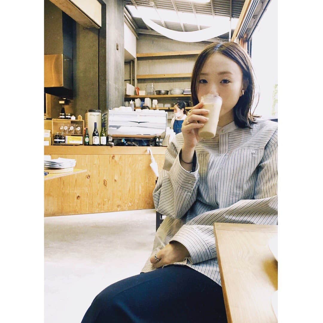 野尻美穂のインスタグラム：「9月ももう終わり🍂 10月も思いやり持って頑張りましょう☕️ とにかく私は腕の腱鞘炎をどうにかしたい😇  #EARIH #CIBI #coffee  #9月」
