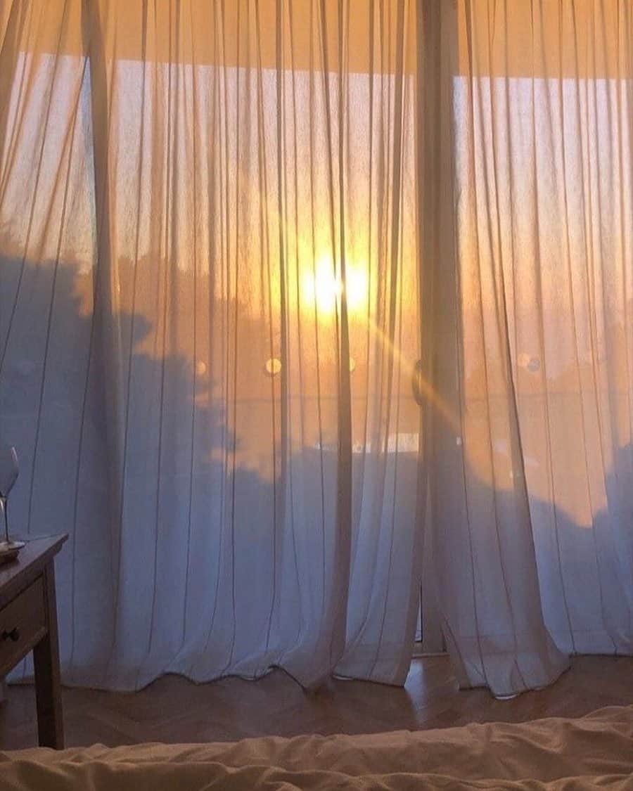 長谷川唯のインスタグラム：「・ ・ 昨日とても夕日が美しかった✨太陽ってすごくエネルギーをもらえる🌞🍃今日もありがとう♡  ・ ・ #今日もありがとう #happy #明日は大好きな人に会える #love #instagood」