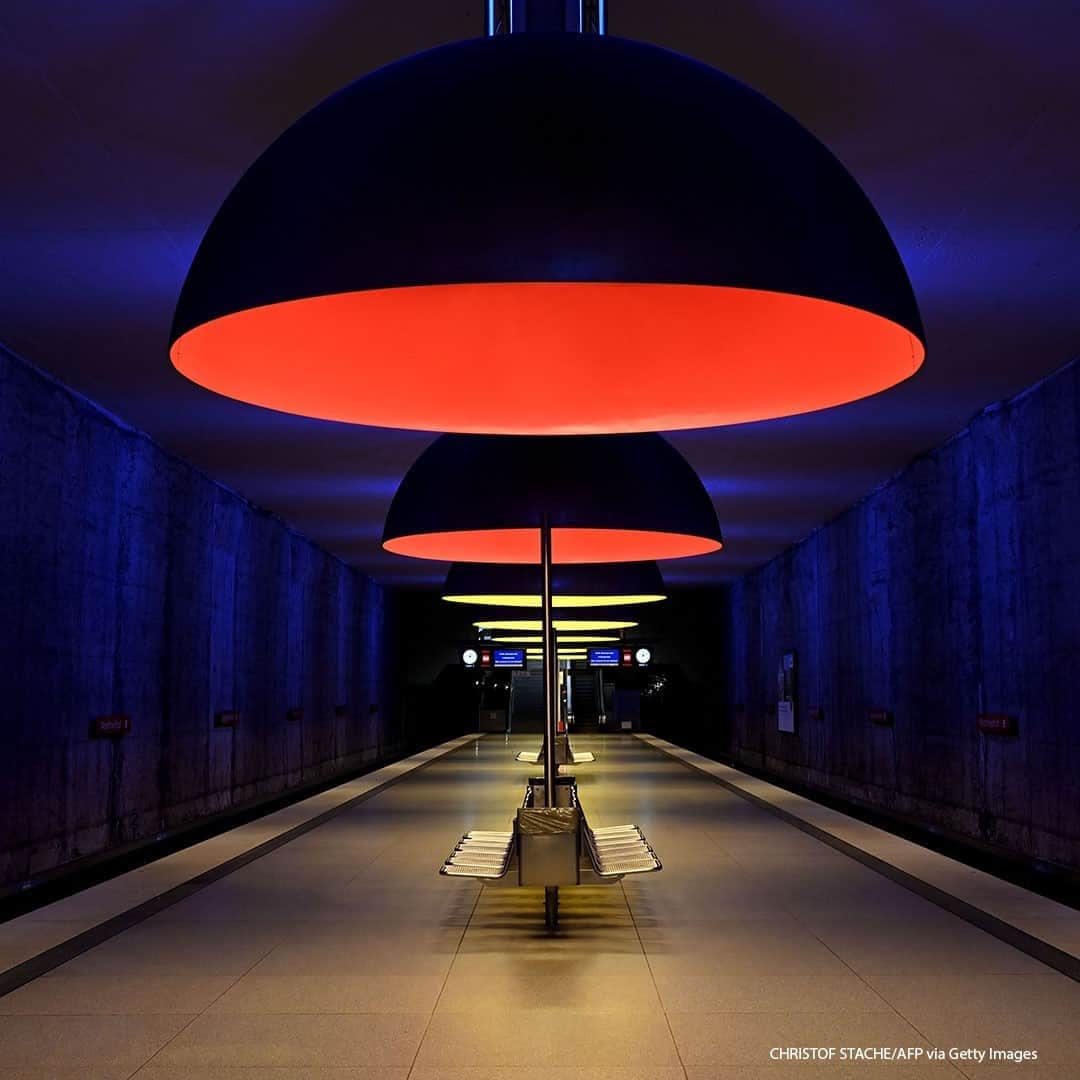ABC Newsさんのインスタグラム写真 - (ABC NewsInstagram)「An empty underground station in Munich, southern Germany, is pictured during a public transport strike. One of Germany's biggest unions, Verdi, called for the strike in order to enforce a nationwide collective agreement for around 87,000 employees in local public transport. #germany #transport #empty」9月30日 18時00分 - abcnews