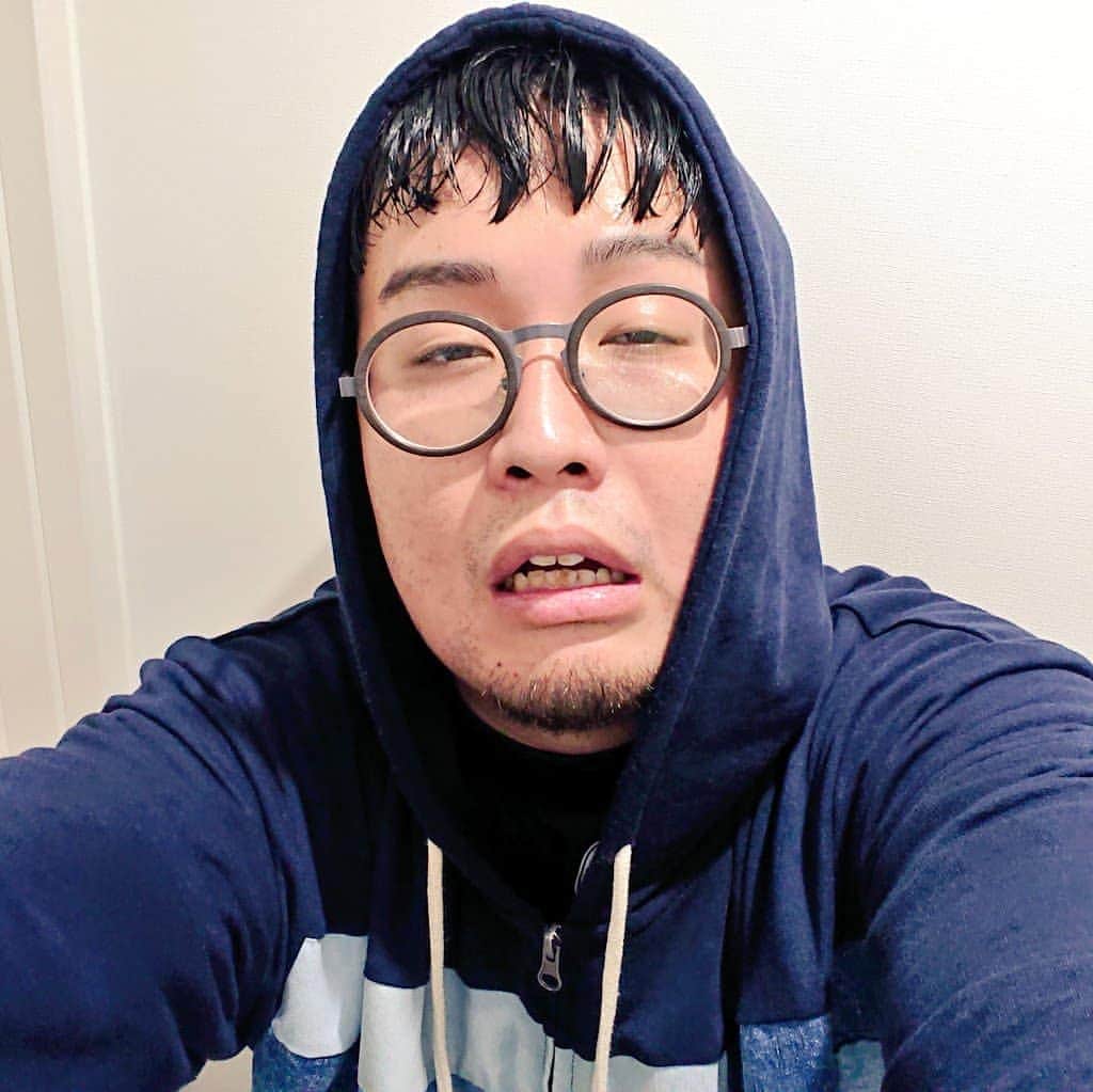 のインスタグラム：「10日前より5kg重いベンチプレスを出来るようになりました！！！力が弱いのでいちいち時間がかかりますが、とても嬉しいです！  #ありがとうございます」