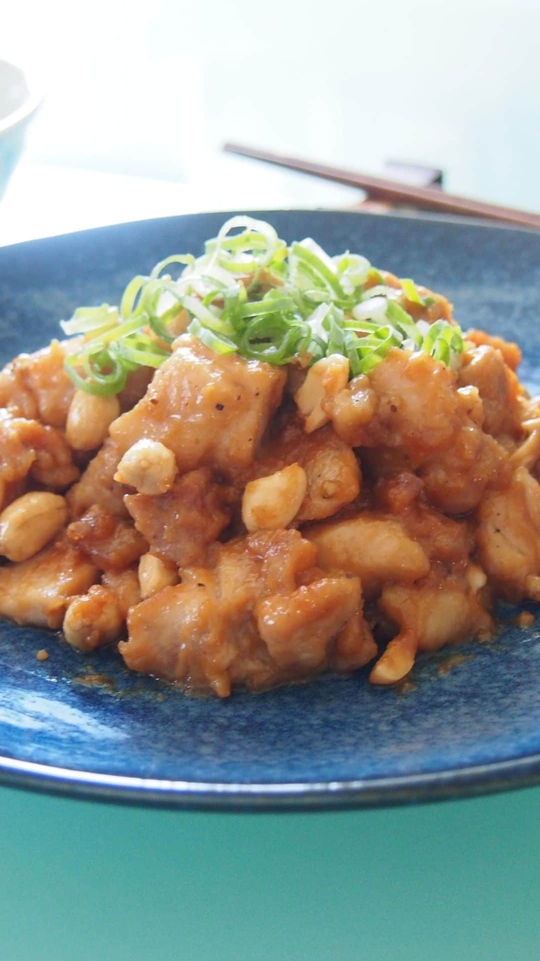 のインスタグラム：「【クスパつくれぽキャンペーン】開催中✨✨✨ https://cookingschool.jp/tieup/apc2020/  アメリカ産ピーナッツバターを使ったレシピを投稿するとキッチン加減が当たる🤩キャンペーン開催中です💖 こちらの動画は《ピーナッツチキン》のレッスン動画です🎵 ぜひ作って、つくれぽ投稿をしてみてくださいね😘 レシピ→https://cookingschool.jp/recipe/39239  👇👇投稿には👇👇 #クスパつくれぽ #アメリカ産ピーナッツバター ＠cookingschoolpark ☝☝３つ付けて応募完了☝☝」