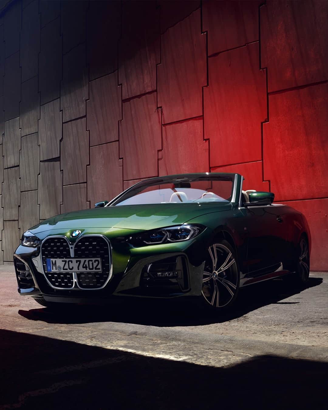 BMWのインスタグラム：「Freedom has no upper limits.  The all-new BMW 4 Series Convertible. #THE4 #BMW #4Series」