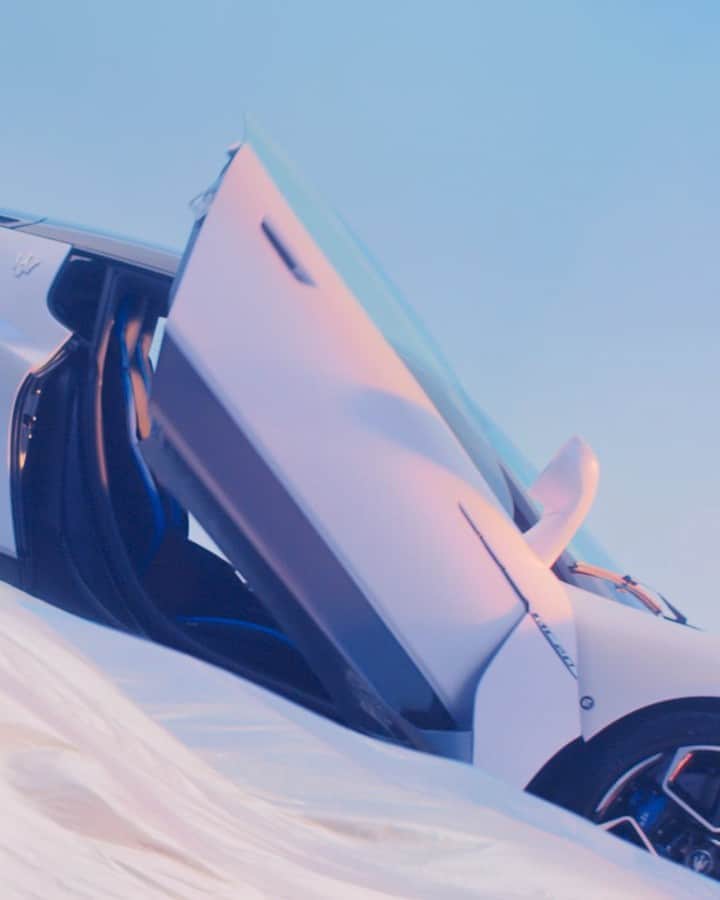 Maserati Japan | マセラティ ジャパンのインスタグラム：「Smoother access, better aerodynamics.  And yes, butterfly doors also look stunning.  MC20. The First of its Kind.   https://www.maserati.com/jp/ja/models/mc20 #MaseratiMC20  #Maserati」