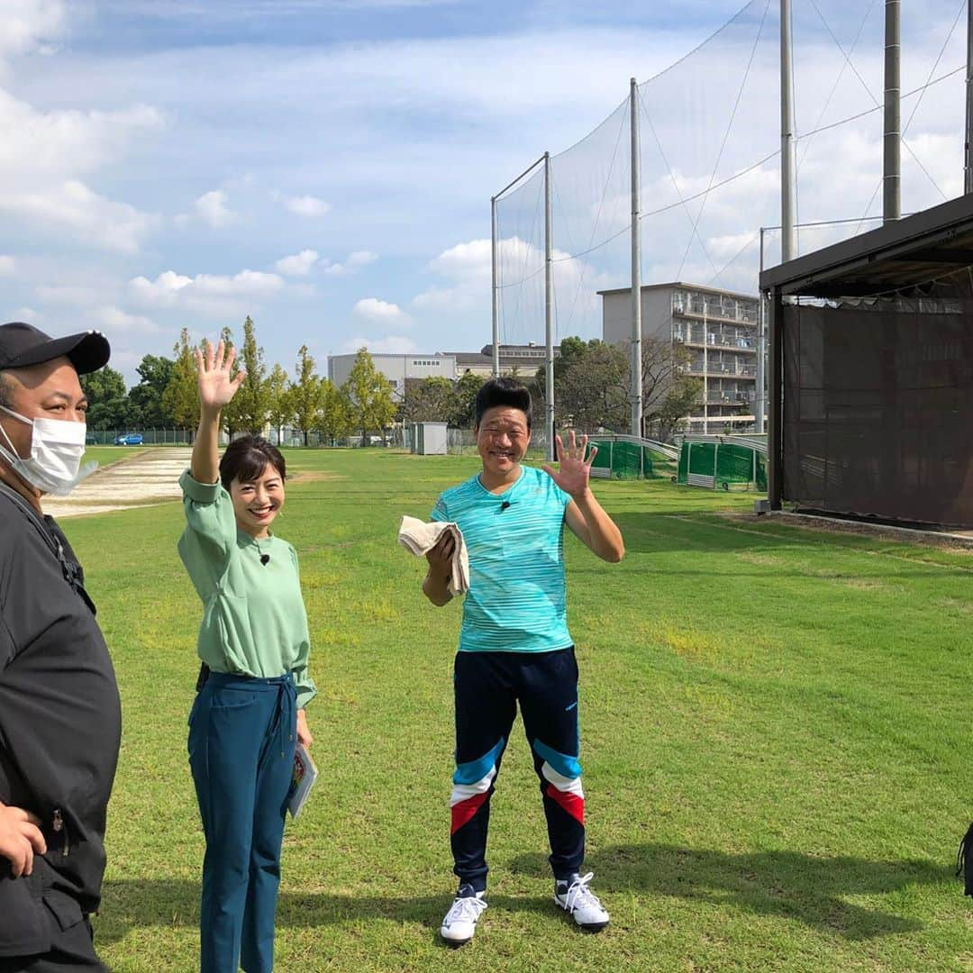 みやぞんさんのインスタグラム写真 - (みやぞんInstagram)「アス友ロケ空き時間に久しぶりにスタッフさんとキャッチボール😁  楽しかった😍  #スタッフさん優しい #楽しい #バッチコイ」9月30日 18時01分 - anzenmiyazon