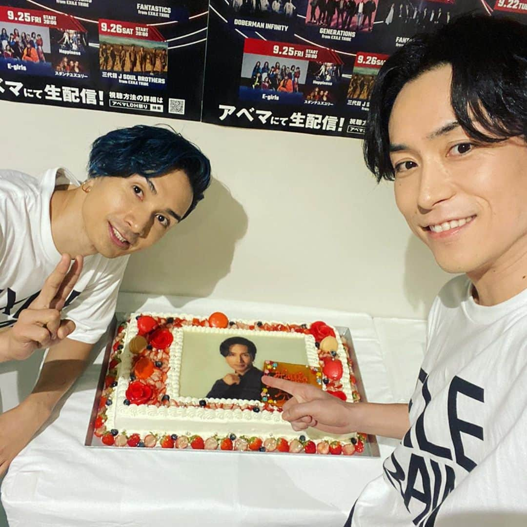 橘ケンチさんのインスタグラム写真 - (橘ケンチInstagram)「EXILE19周年と自分の誕生日を迎えて、また決意を新たに進んでいきたいと思います‼️😄  メッセージいただいた皆様ありがとうございます🙇‍♂️✨  #EXILE#19 #liveonline」9月30日 18時03分 - kenchitachibana